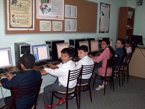 طلاب في معمل للحاسب الآلي - صورة أرشيفية